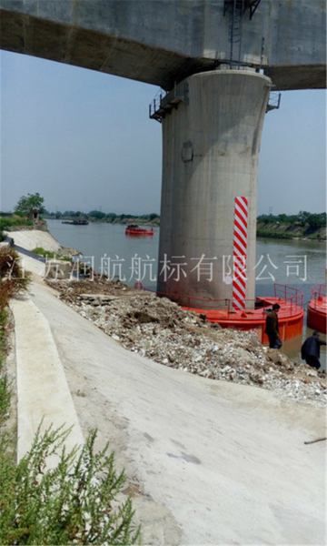 鋼覆橋墩防撞設(shè)施安裝完工