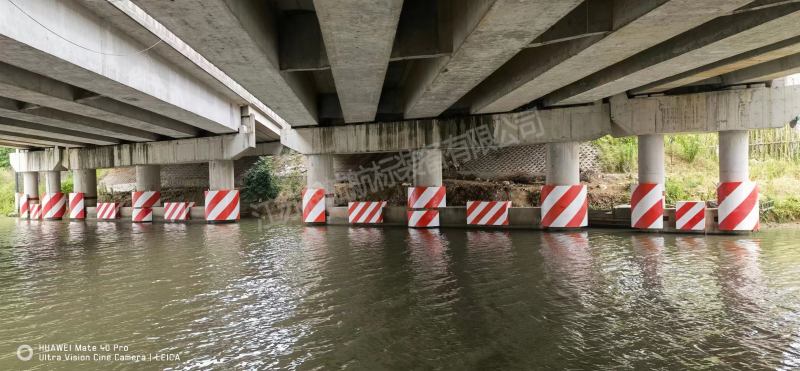 彈性防撞設(shè)施	